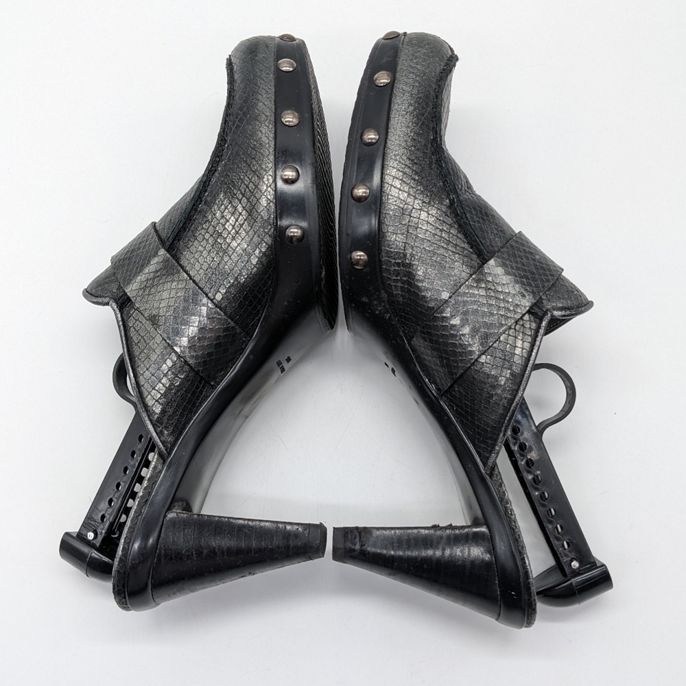 Stuart Weitzman Black Snakeskin Pattern Mule Slip… - image 8